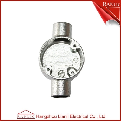 中国 3/4インチ1インチの電流を通される白い20mm電気水路箱の熱いすくいProfesstional OEM サプライヤー