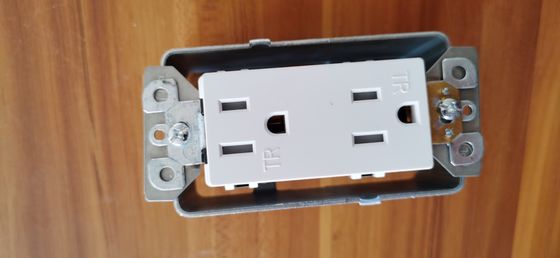 3 4連 ギャング取り付けブラケット アウトレットボックス サプライヤー